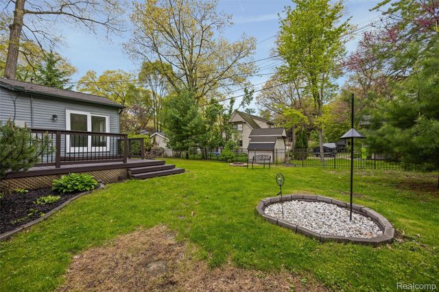 3600 Woodview Avenue, West Bloomfield Charter Township, MI 48324
