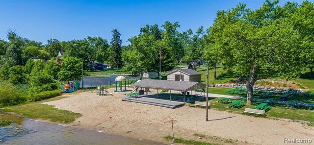 3600 Woodview Avenue, West Bloomfield Charter Township, MI 48324