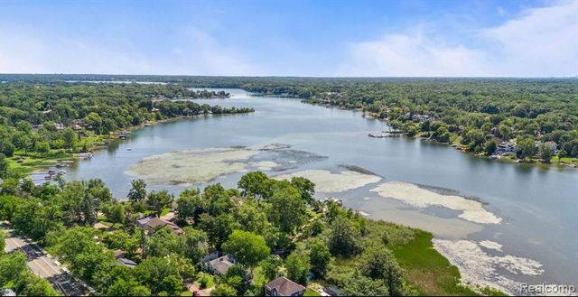 3600 Woodview Avenue, West Bloomfield Charter Township, MI 48324