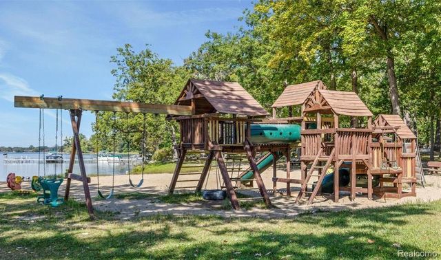 3600 Woodview Avenue, West Bloomfield Charter Township, MI 48324