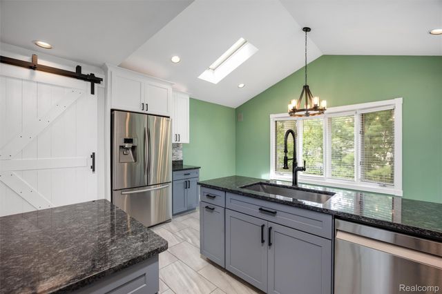 3600 Woodview Avenue, West Bloomfield Charter Township, MI 48324