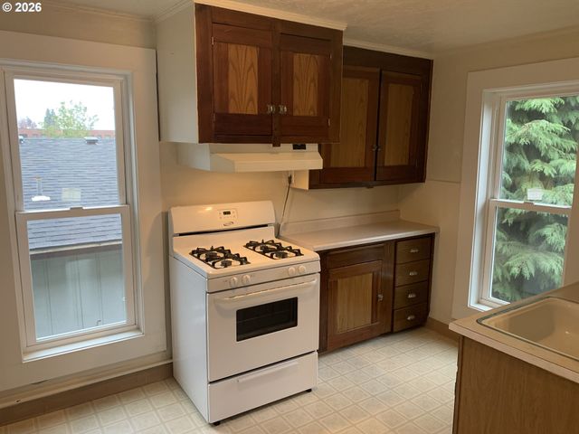 2625 Se STARK St, Portland, OR 97214