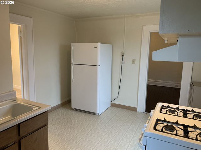 2625 Se STARK St, Portland, OR 97214