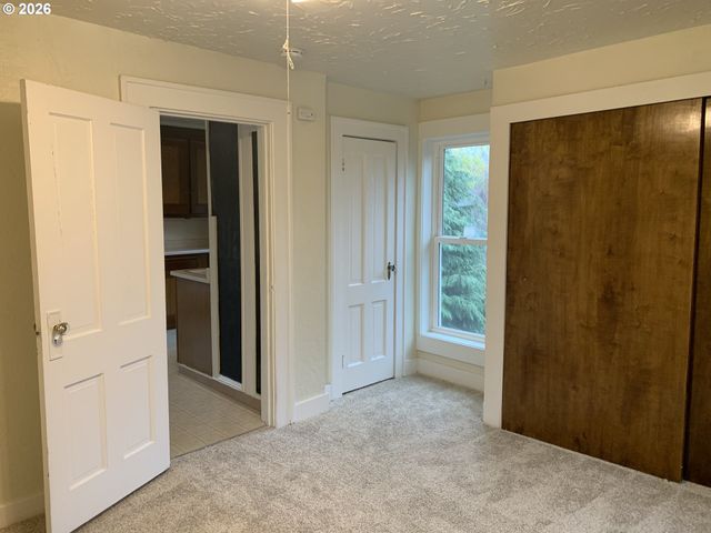 2625 Se STARK St, Portland, OR 97214