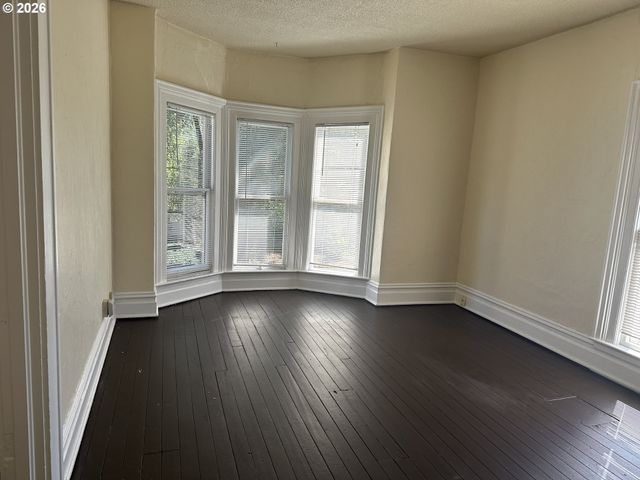 2625 Se STARK St, Portland, OR 97214