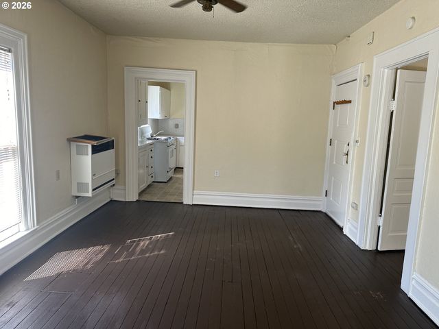 2625 Se STARK St, Portland, OR 97214