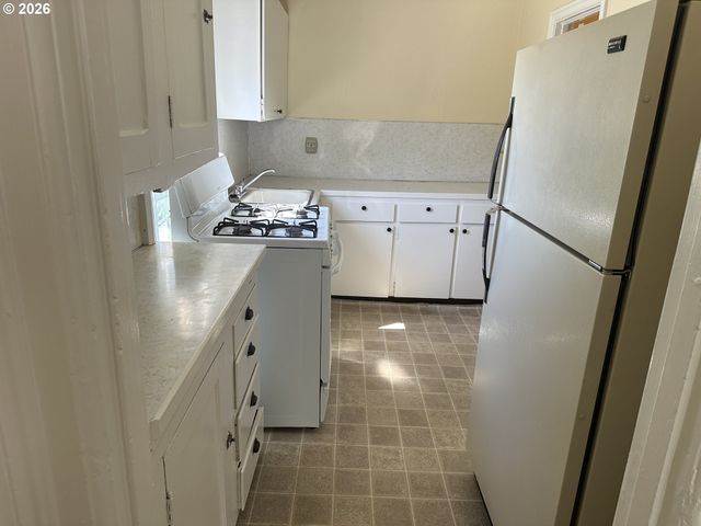 2625 Se STARK St, Portland, OR 97214