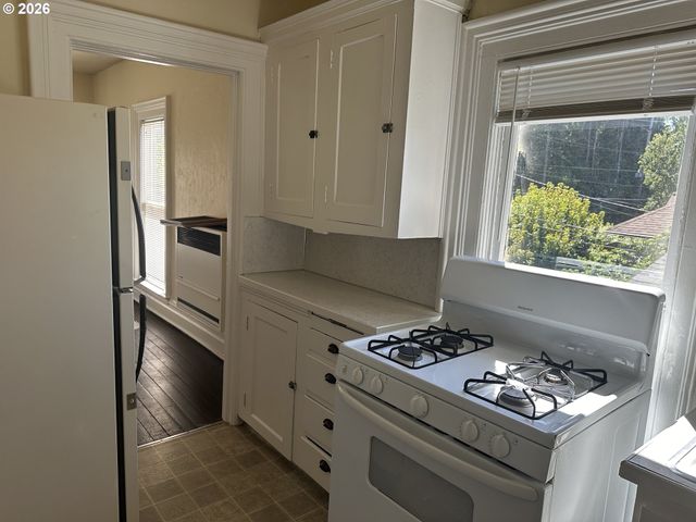 2625 Se STARK St, Portland, OR 97214