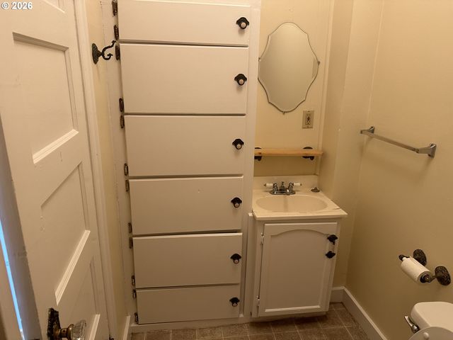 2625 Se STARK St, Portland, OR 97214