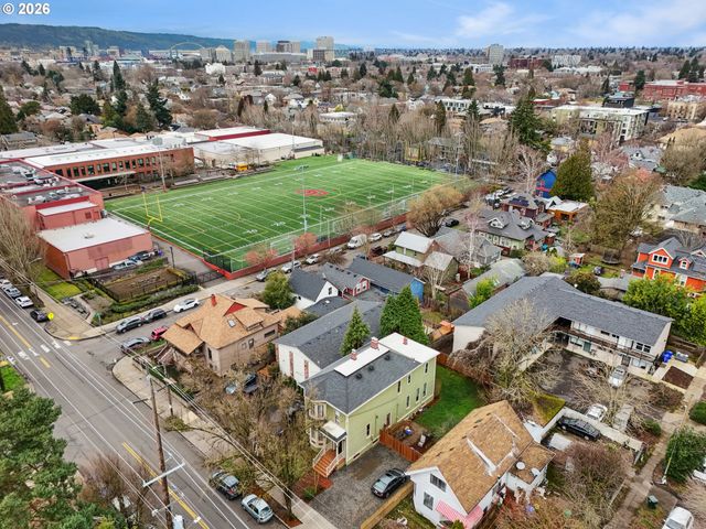 2625 Se STARK St, Portland, OR 97214