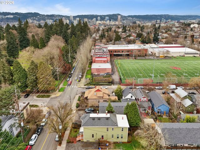 2625 Se STARK St, Portland, OR 97214