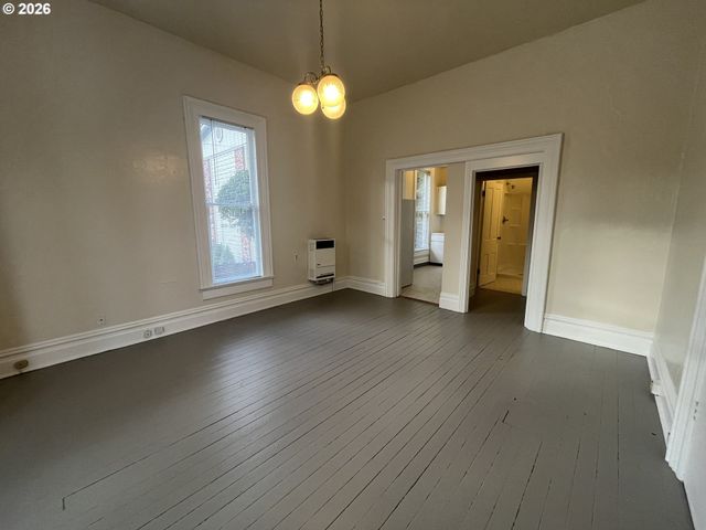 2625 Se STARK St, Portland, OR 97214