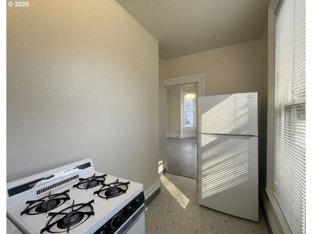 2625 Se STARK St, Portland, OR 97214