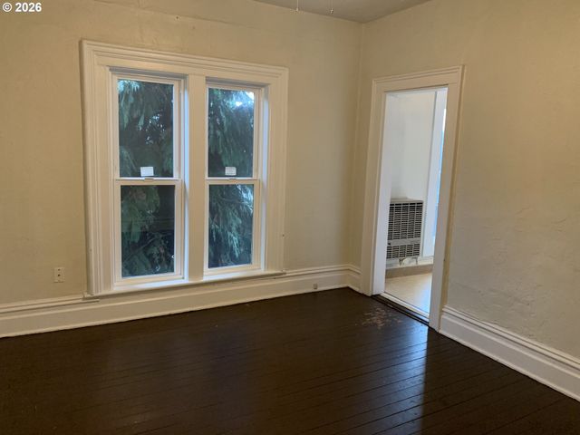 2625 Se STARK St, Portland, OR 97214