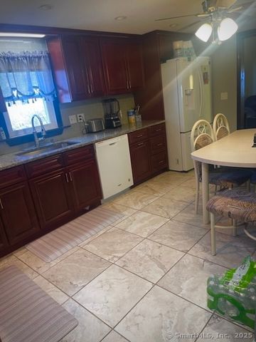 60 Dartmouth Avenue, West Hartford, CT 06110