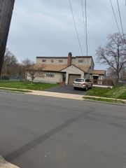 60 Dartmouth Avenue, West Hartford, CT 06110