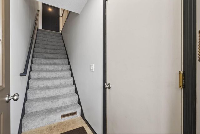 14025 44th Place N 4, Plymouth, MN 55446