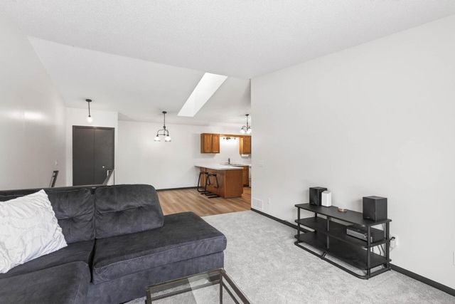 14025 44th Place N 4, Plymouth, MN 55446