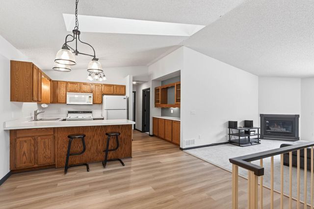 14025 44th Place N 4, Plymouth, MN 55446