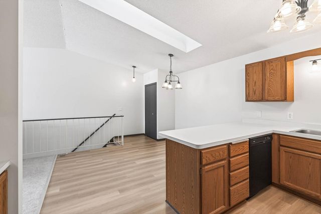 14025 44th Place N 4, Plymouth, MN 55446