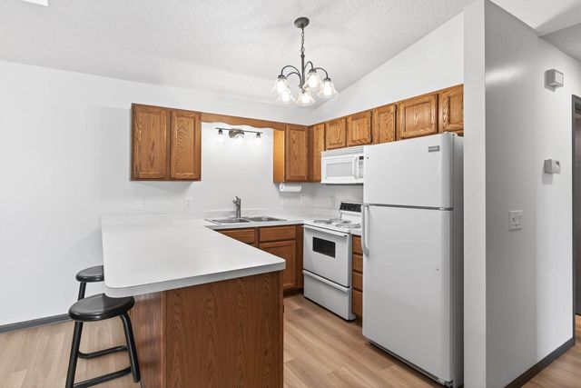 14025 44th Place N 4, Plymouth, MN 55446