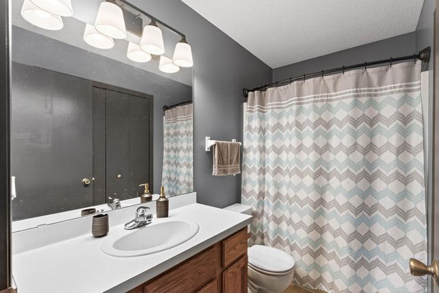 14025 44th Place N 4, Plymouth, MN 55446