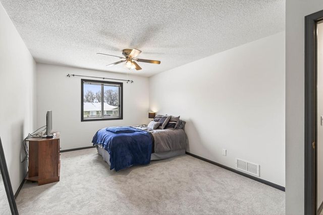 14025 44th Place N 4, Plymouth, MN 55446