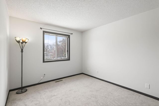 14025 44th Place N 4, Plymouth, MN 55446