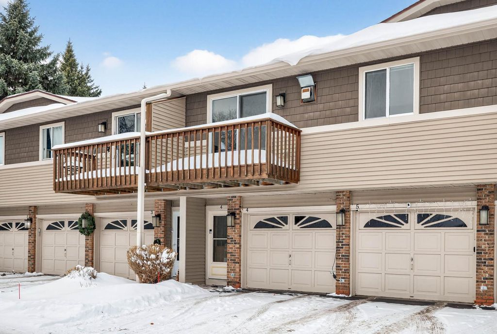 14025 44th Place N 4, Plymouth, MN 55446