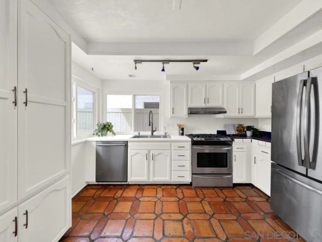 10325 Orozco, San Diego, CA 92124