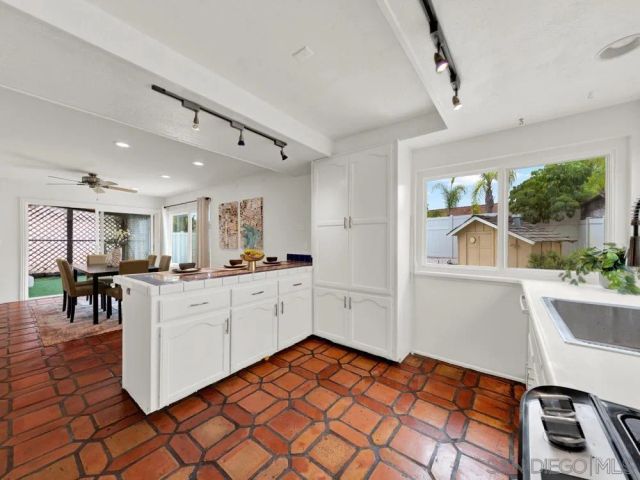 10325 Orozco, San Diego, CA 92124