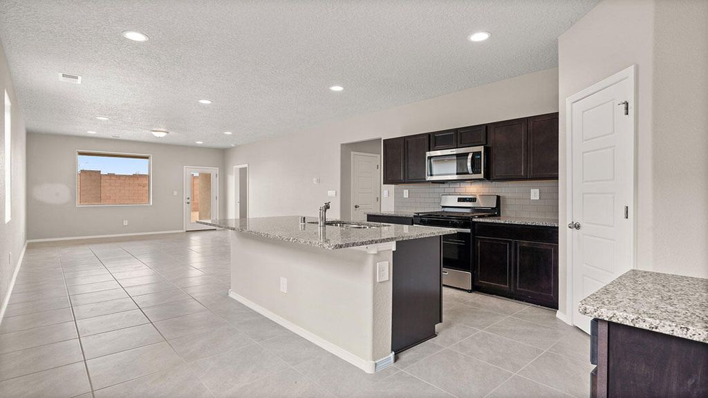 7 Tierra Dentro Court, Los Lunas, NM 87031