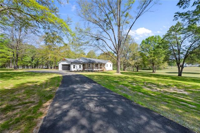 401 Coleman Drive, Statham, GA 30666