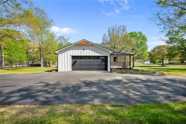 401 Coleman Drive, Statham, GA 30666