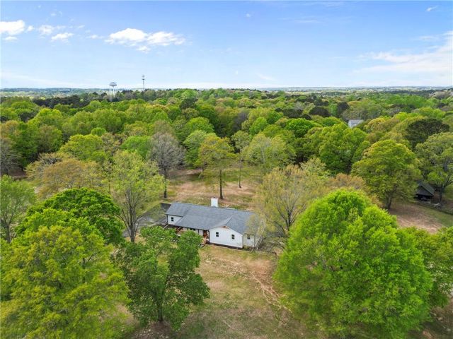 401 Coleman Drive, Statham, GA 30666