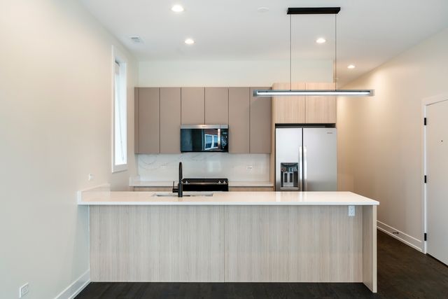 412 E 50th Place 2, Chicago, IL 60615