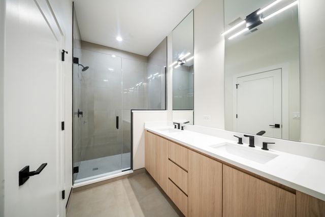 412 E 50th Place 2, Chicago, IL 60615