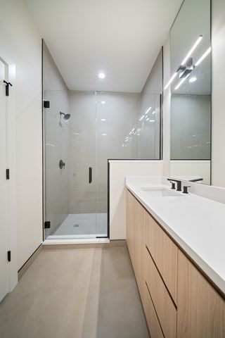 412 E 50th Place 2, Chicago, IL 60615