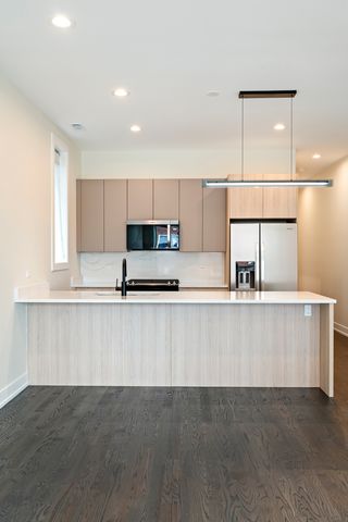 412 E 50th Place 2, Chicago, IL 60615