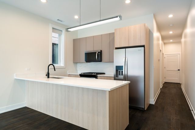 412 E 50th Place 2, Chicago, IL 60615
