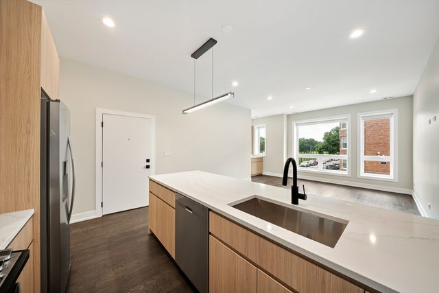 412 E 50th Place 2, Chicago, IL 60615