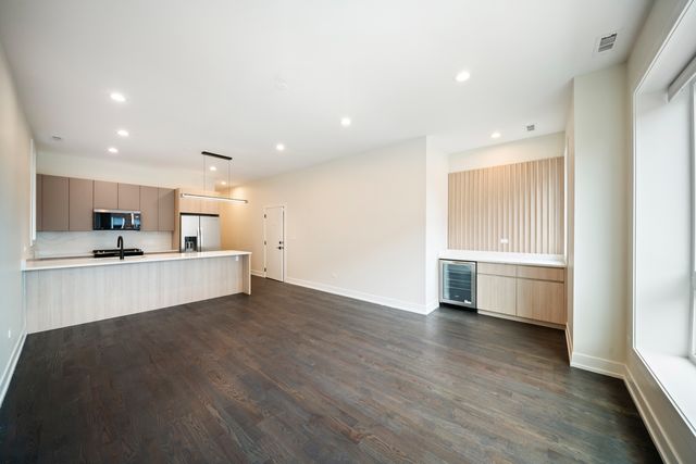 412 E 50th Place 2, Chicago, IL 60615