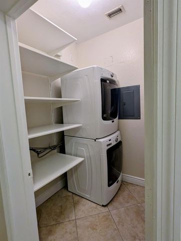 2747 VIA CAPRI 1131, Clearwater, FL 33764