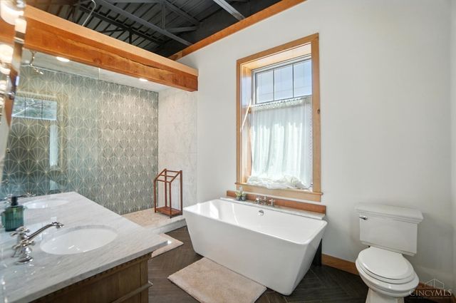 1628 Central Parkway, Cincinnati, OH 45202