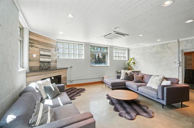 1628 Central Parkway, Cincinnati, OH 45202