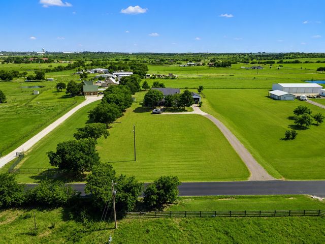 3817 Ganzer Road W, Denton, TX 76207
