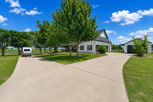 3817 Ganzer Road W, Denton, TX 76207