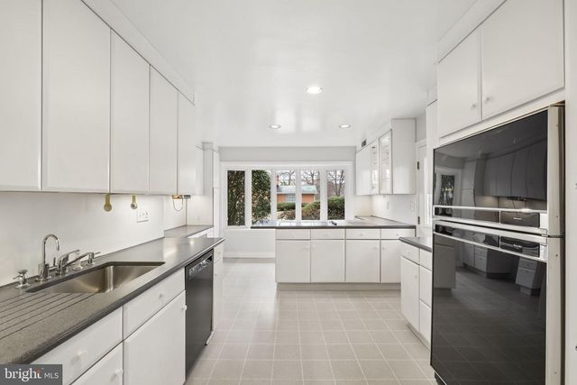 9804 N INGLEMERE DR, Bethesda, MD 20817