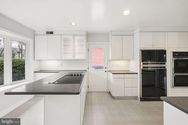 9804 N INGLEMERE DR, Bethesda, MD 20817