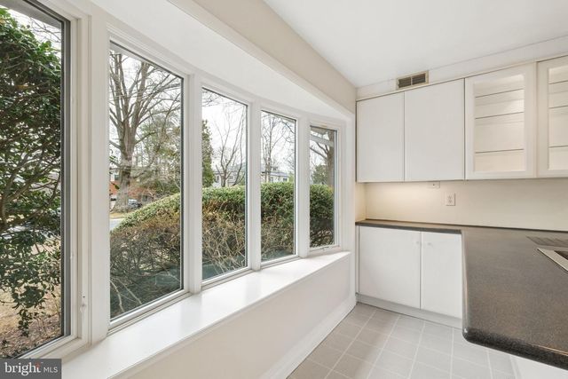 9804 N INGLEMERE DR, Bethesda, MD 20817